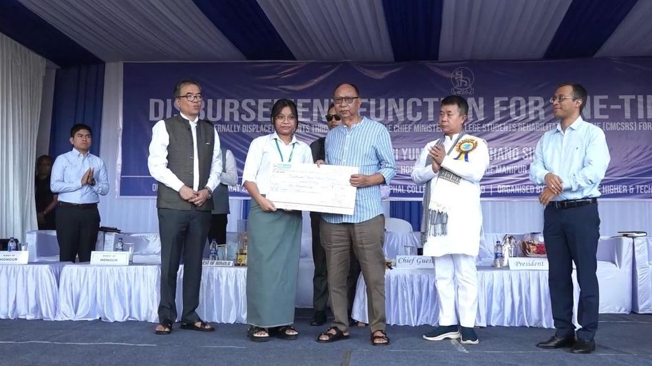Manipur CM Khemchand Singh assures safe return of internally displaced persons, distributes one-time financial assistance Manipur CM Khemchand Singh assures safe return of internally displaced persons, distributes one-time financial assistance