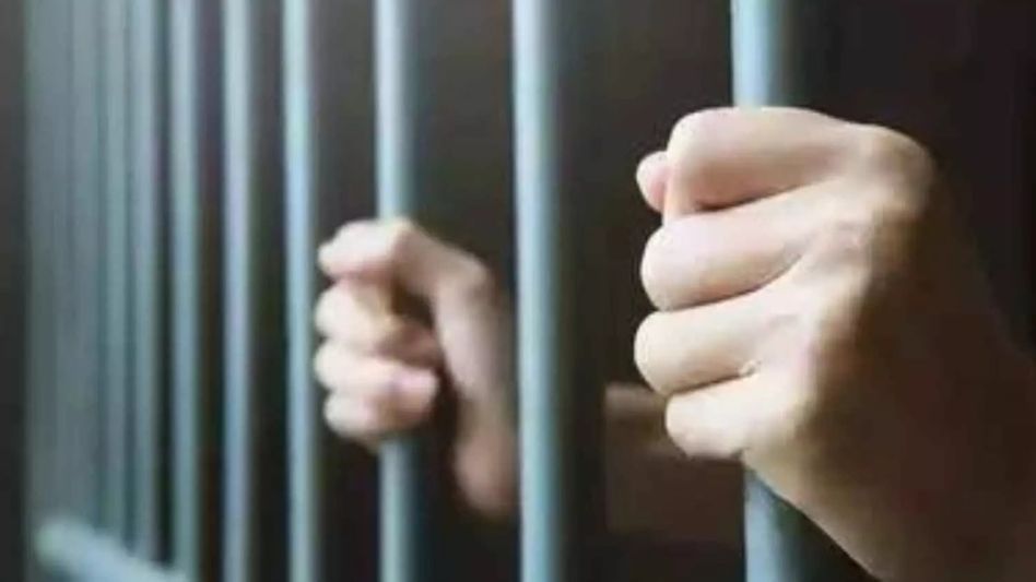 Tripura constable suspended, five others detained after viral video of huge cash display; probe on Tripura constable suspended, five others detained after viral video of huge cash display; probe on