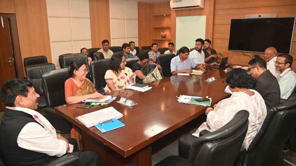 Minister Atul Bora reviews Assam Accord, border development works; calls for focused 100-day action plan Minister Atul Bora reviews Assam Accord, border development works; calls for focused 100-day action plan