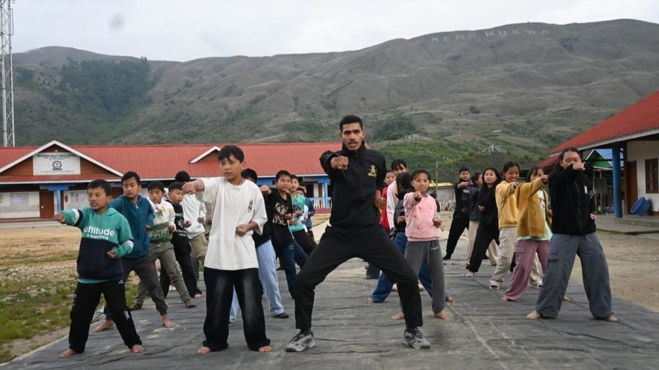 Indian Army organises self-defence training camp for students in Arunachal's Menchuka Indian Army organises self-defence training camp for students in Arunachal's Menchuka