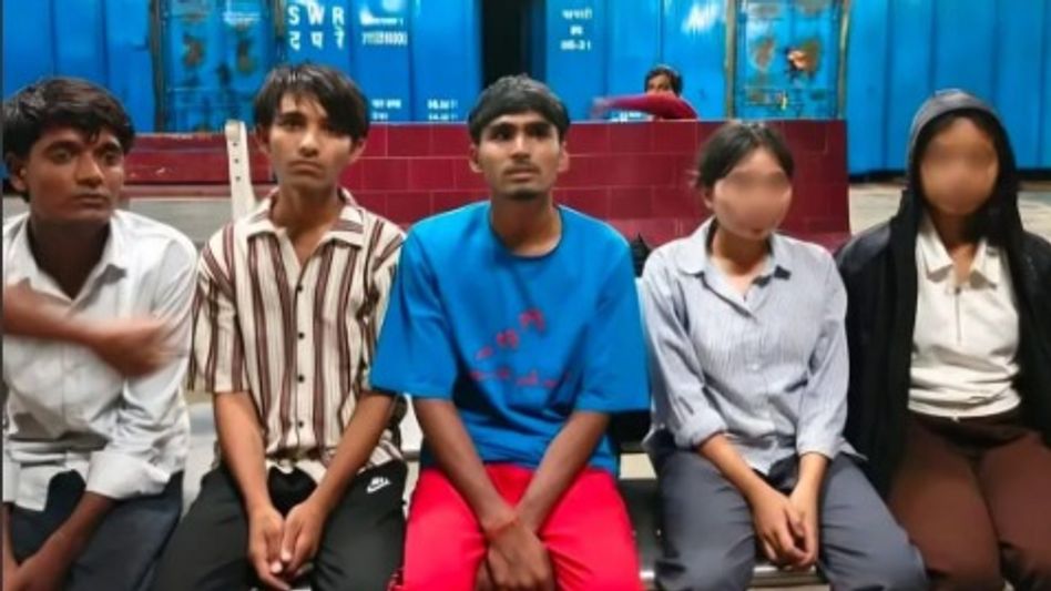 Two minor girls rescued from Delhi-bound train in Assam; three suspected traffickers arrested Two minor girls rescued from Delhi-bound train in Assam; three suspected traffickers arrested