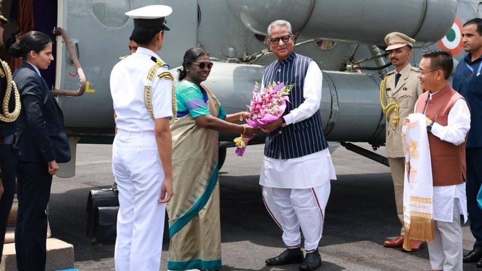 President Droupadi Murmu arrives in Gangtok on three-day visit to Sikkim President Droupadi Murmu arrives in Gangtok on three-day visit to Sikkim