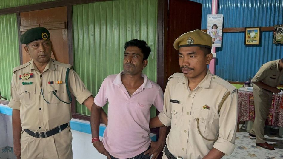 Fake currency notes worth Rs 21,000 seized in Tripura, one arrested Fake currency notes worth Rs 21,000 seized in Tripura, one arrested
