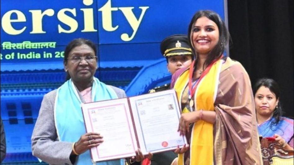 Assam CM congratulate street vendor’s daughter for winning gold medal at Sikkim University Assam CM congratulate street vendor’s daughter for winning gold medal at Sikkim University