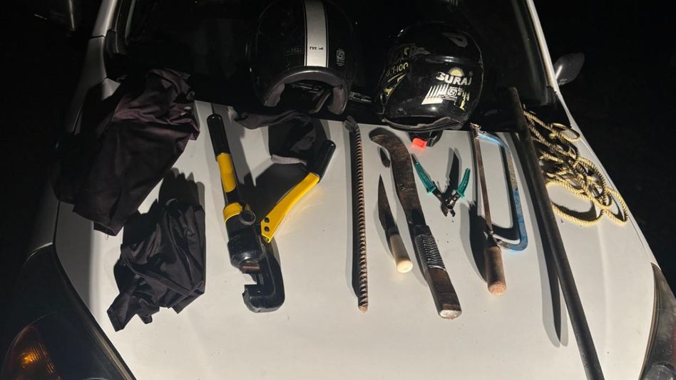 Five held in Assam's Nagaon with suspected burglary tools during late-night vehicle check Five held in Assam's Nagaon with suspected burglary tools during late-night vehicle check