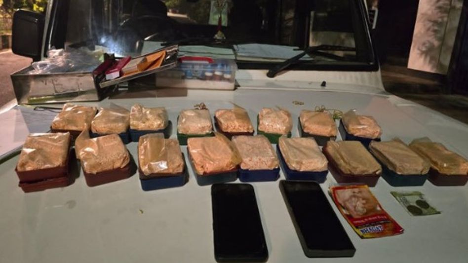 Heroin worth nearly Rs 1 crore seized in Assam's Jorhat; two youths arrested Heroin worth nearly Rs 1 crore seized in Assam's Jorhat; two youths arrested