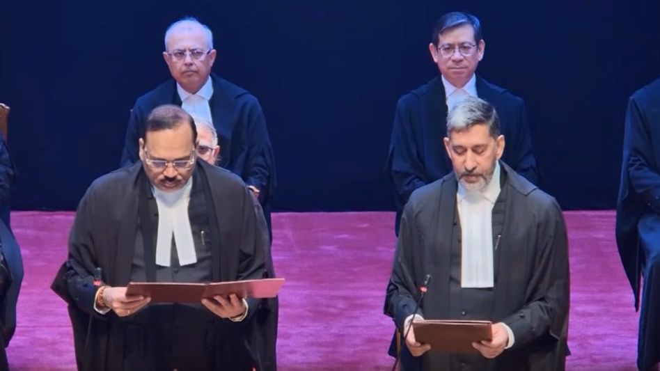 CJI administers oath to five new Supreme Court judges; court reaches highest-ever strength of 37 CJI administers oath to five new Supreme Court judges; court reaches highest-ever strength of 37