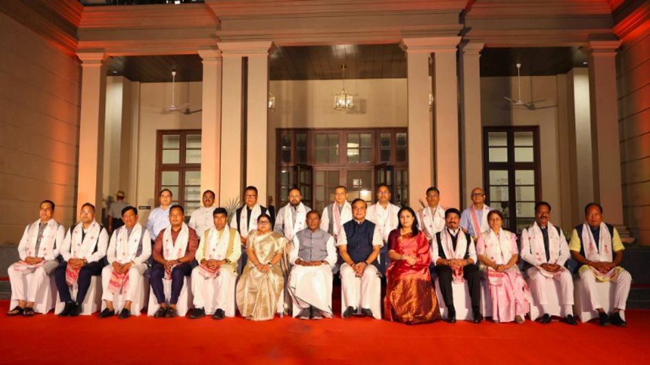 Assam Governor hosts Chief Minister, Cabinet colleagues for dinner at Lok Bhawan Assam Governor hosts Chief Minister, Cabinet colleagues for dinner at Lok Bhawan