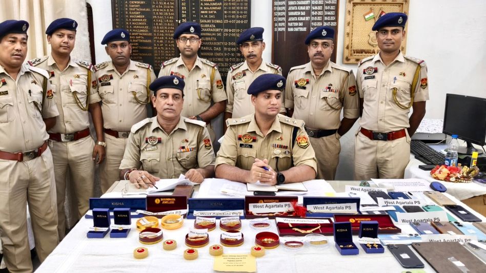 Tripura police recover stolen gold worth Rs 35 lakh, return 25 lost mobile phones; 10 arrested Tripura police recover stolen gold worth Rs 35 lakh, return 25 lost mobile phones; 10 arrested