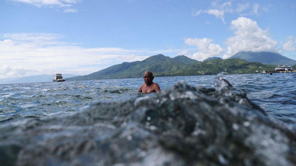 Tsunami alerts issued across Asia after 7.7-magnitude Philippines quake Tsunami alerts issued across Asia after 7.7-magnitude Philippines quake