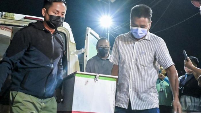 Bodies of six persons of the Naga community who were abducted in Kangpokpi district, being brought at JNIMS mortuary, in Imphal, Manipur on June 11 (PTI)