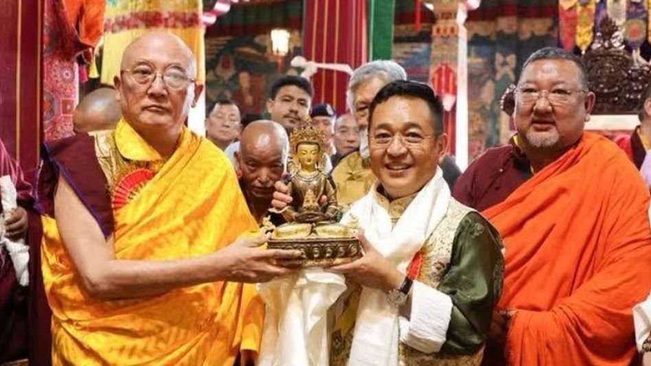Sikkim CM offers prayers at Rumtek Monastery on 17th Karmapa's birth anniversary Sikkim CM offers prayers at Rumtek Monastery on 17th Karmapa's birth anniversary