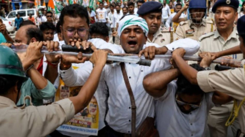 Youth Congress demands probe against CRPF officer for abuse of power during protest Youth Congress demands probe against CRPF officer for abuse of power during protest