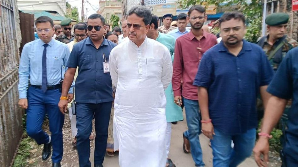 Tripura CM visits fire-affected area in Agartala, assures full support to victims Tripura CM visits fire-affected area in Agartala, assures full support to victims