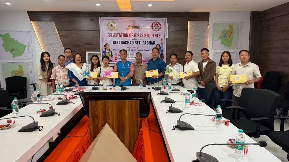 Meritorious tribal girl students honoured under Beti Bachao Beti Padhao Scheme in Arunachal's Tirap Meritorious tribal girl students honoured under Beti Bachao Beti Padhao Scheme in Arunachal's Tirap