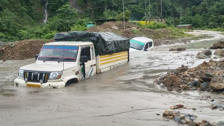 Landslide blocks Likabali–Basar road at Arunachal's Magi; administration issues travel advisory Landslide blocks Likabali–Basar road at Arunachal's Magi; administration issues travel advisory