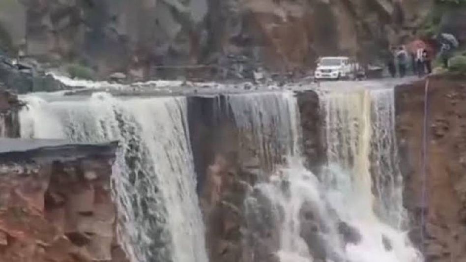 Meghalaya: Shillong–Dawki highway shut after landslide disrupts connectivity in East Khasi Hills Meghalaya: Shillong–Dawki highway shut after landslide disrupts connectivity in East Khasi Hills