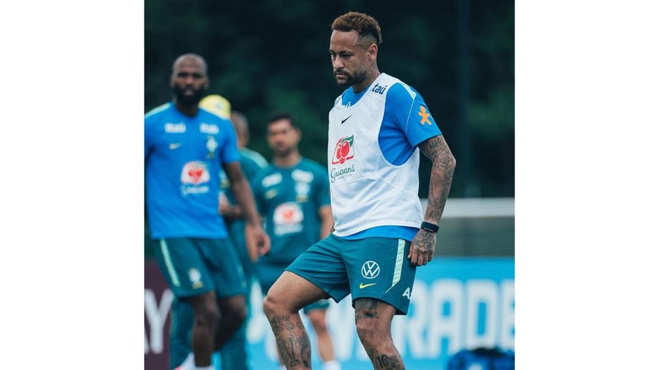 Neymar raises hopes of Brazil comeback after returning to training Neymar raises hopes of Brazil comeback after returning to training
