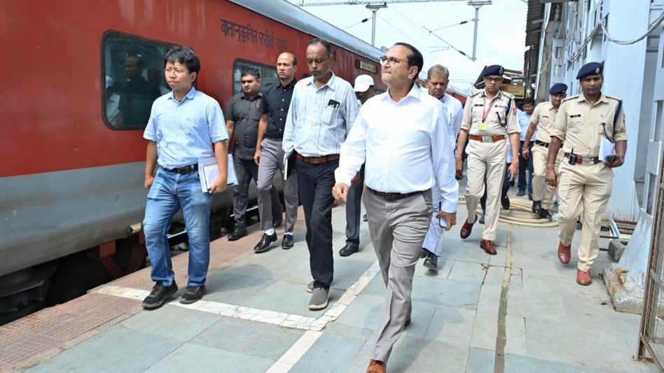NFR GM reviews Kamakhya Station preparedness for Ambubachi mela rush NFR GM reviews Kamakhya Station preparedness for Ambubachi mela rush