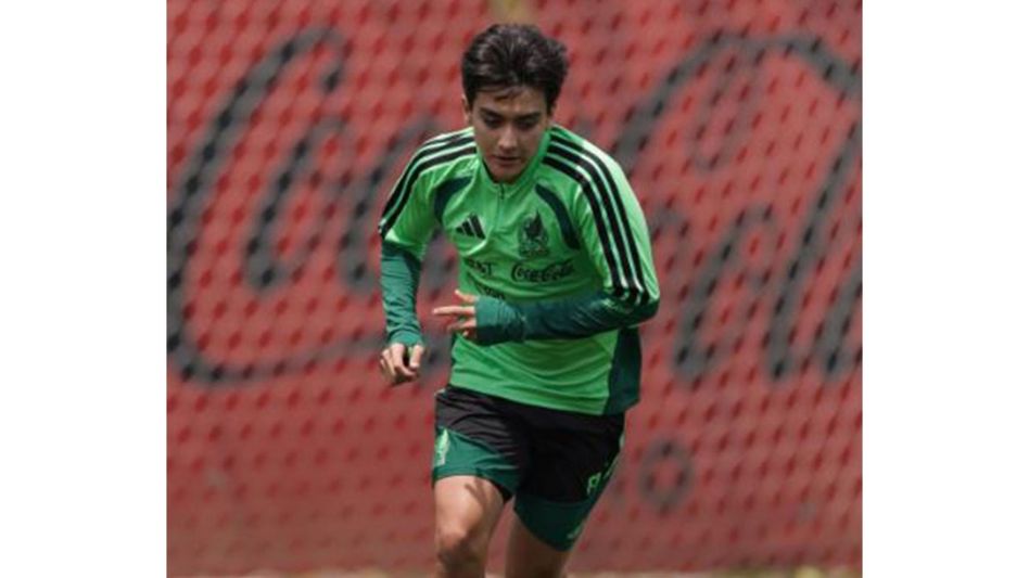 Mexico teenager Gilberto Mora becomes country's youngest World Cup starter Mexico teenager Gilberto Mora becomes country's youngest World Cup starter