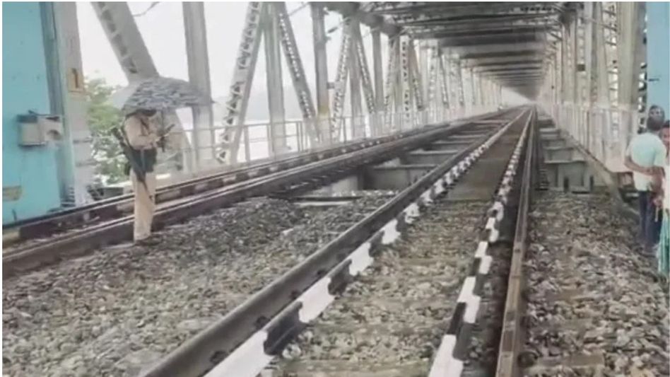 Two railway workers killed, two critically injured after goods train hits labourers in Assam's Bongaigaon Two railway workers killed, two critically injured after goods train hits labourers in Assam's Bongaigaon