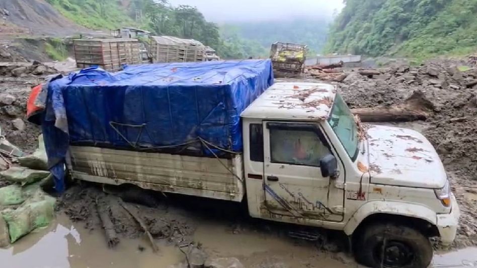Stranded vehicle owners allege looting amid emergency situation in Arunachal's landslide zone Stranded vehicle owners allege looting amid emergency situation in Arunachal's landslide zone