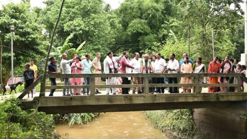 Assam ministers inspect flood-hit Gohpur, direct swift measures to curb erosion Assam ministers inspect flood-hit Gohpur, direct swift measures to curb erosion