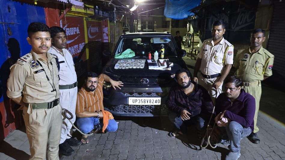 Three Uttar Pradesh men arrested with fake currency worth Rs 10.9 lakh in Guwahati Three Uttar Pradesh men arrested with fake currency worth Rs 10.9 lakh in Guwahati