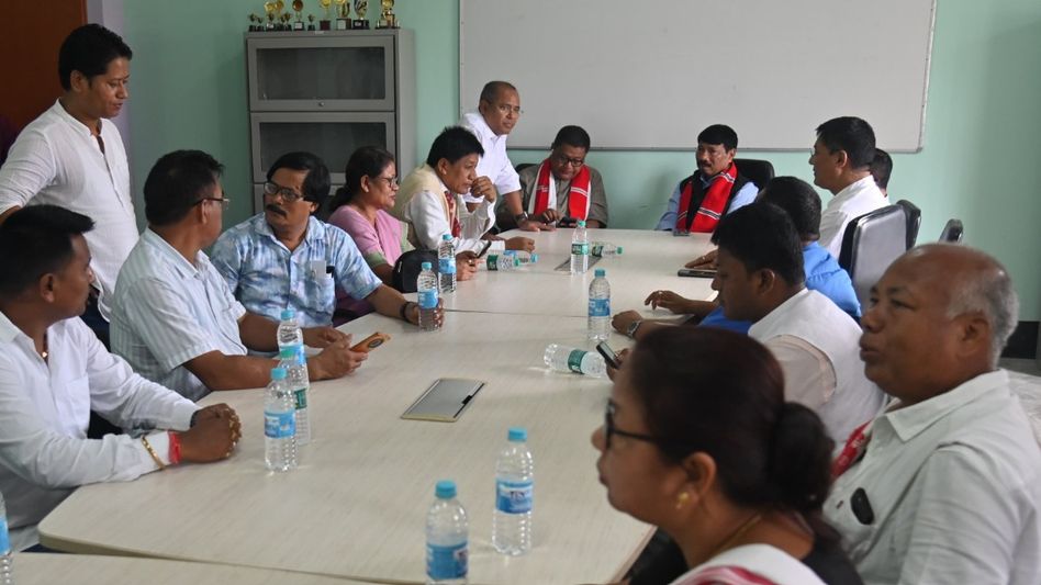 Union Ministers Shivraj Singh Chouhan, Kiren Rijiju to visit Assam's Dhemaji to assess flood situation Union Ministers Shivraj Singh Chouhan, Kiren Rijiju to visit Assam's Dhemaji to assess flood situation