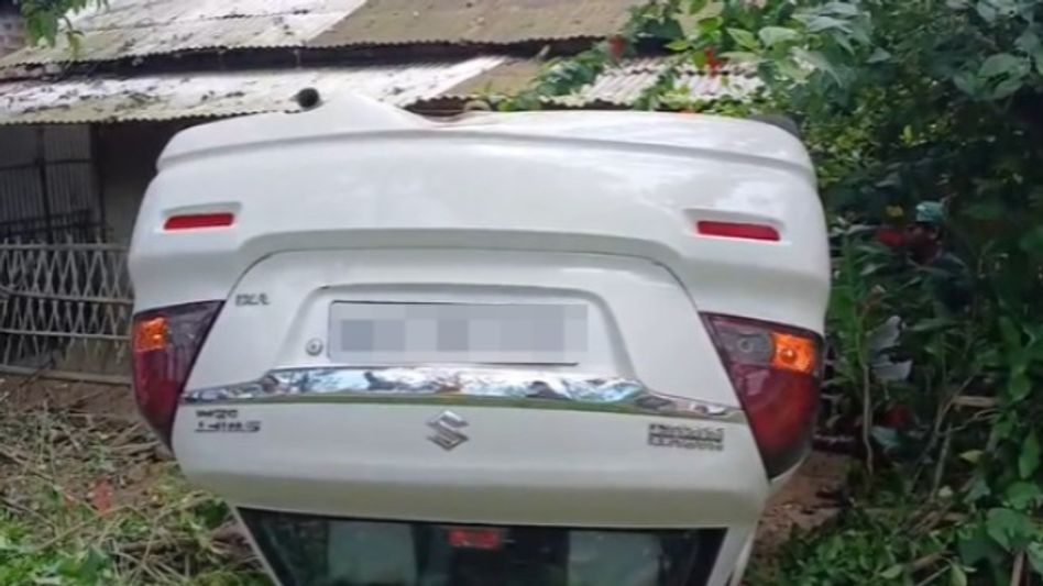 Speeding car crashes into garage in Assam's Tinsukia, one critically injured Speeding car crashes into garage in Assam's Tinsukia, one critically injured