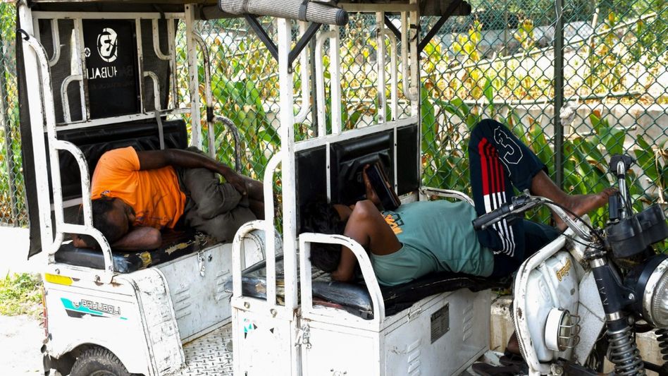 Centre orders Google, Apple to remove seven apps over alleged misuse in e-rickshaw battery disruptions Centre orders Google, Apple to remove seven apps over alleged misuse in e-rickshaw battery disruptions