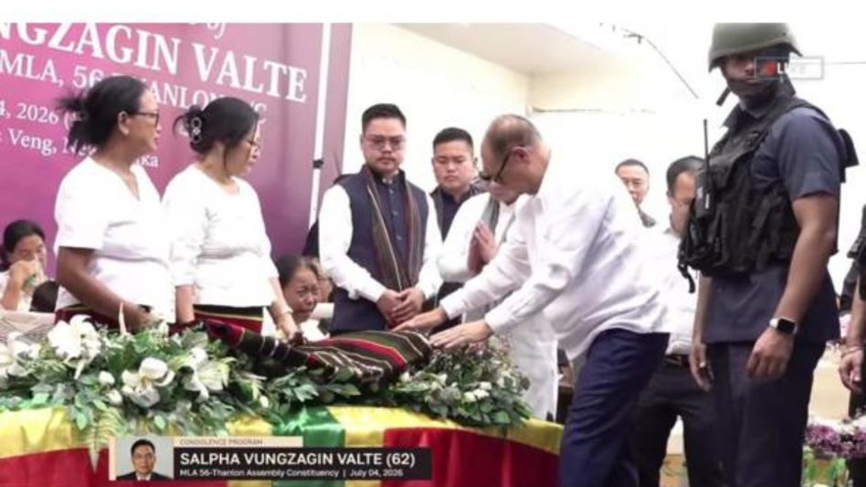 Manipur CM reaches Churachandpur amid boycott, shutdown to attend MLA Vungzagin Valte's last rites Manipur CM reaches Churachandpur amid boycott, shutdown to attend MLA Vungzagin Valte's last rites