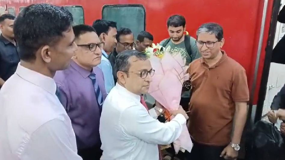 High Commissioner of Bangladesh to India arrives in Tripura, says India-Bangladesh trade will remain strong High Commissioner of Bangladesh to India arrives in Tripura, says India-Bangladesh trade will remain strong