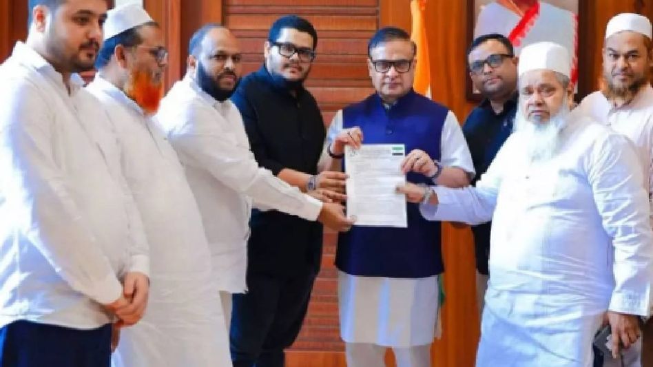 AIUDF leaders submit memorandum to Assam CM seeking rollback of Uniform Civil Code AIUDF leaders submit memorandum to Assam CM seeking rollback of Uniform Civil Code