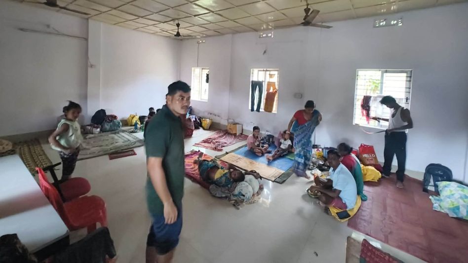 Heavy rainfall wreaks havoc in Tripura; 300 houses damaged, over 3,100 People take shelter in relief camps Heavy rainfall wreaks havoc in Tripura; 300 houses damaged, over 3,100 People take shelter in relief camps