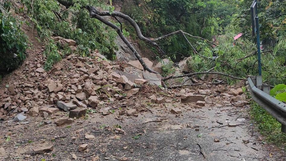 Landslide disrupts traffic on Sikkim's Melli–Jorethang road; restoration underway Landslide disrupts traffic on Sikkim's Melli–Jorethang road; restoration underway