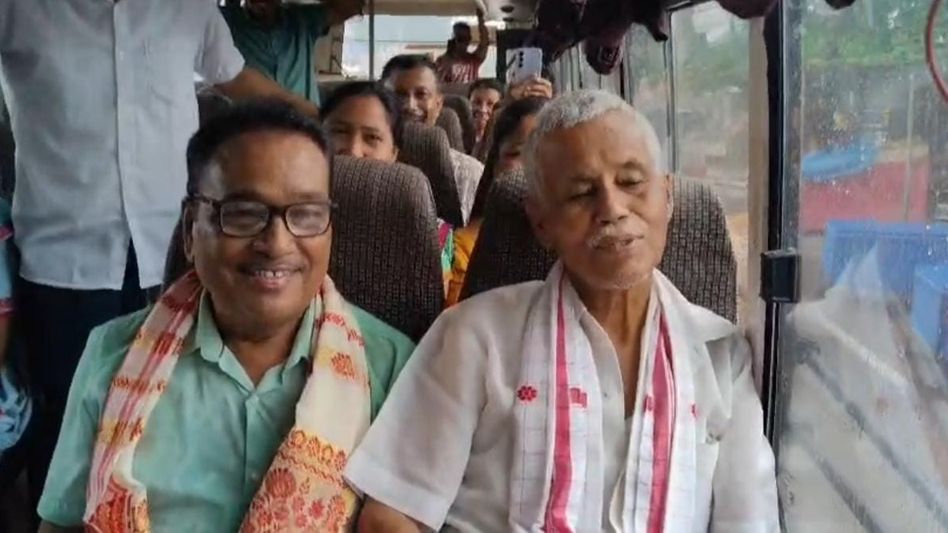 Assam MP Phani Bhusan Choudhury takes bus ride in Bongaigaon, wins praise for simplicity Assam MP Phani Bhusan Choudhury takes bus ride in Bongaigaon, wins praise for simplicity