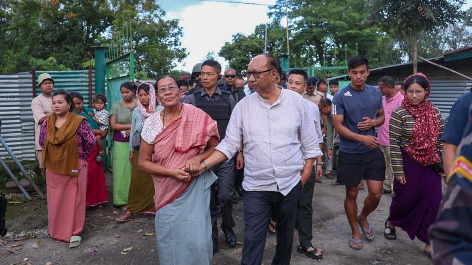 Manipur CM visits arson-hit Kanto Sabal in Imphal West, vows stronger security Manipur CM visits arson-hit Kanto Sabal in Imphal West, vows stronger security