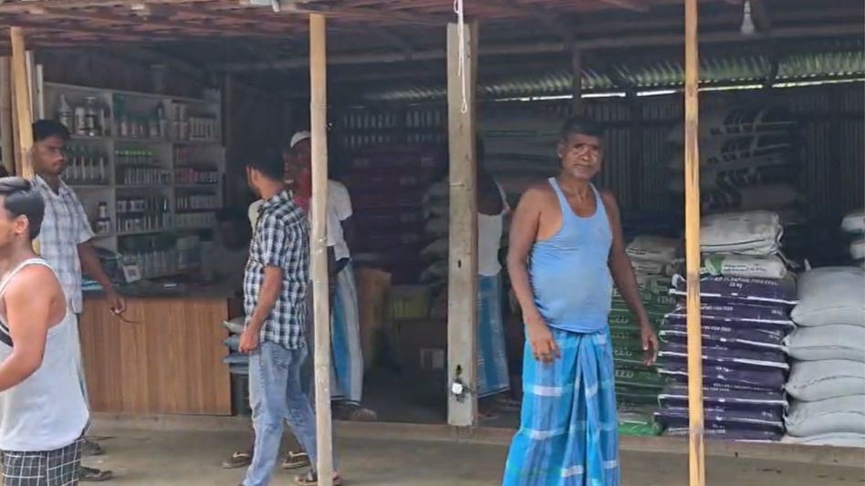 Urea black marketing alleged in Assam: Agriculture Department seizes illegally stocked fertiliser in Nagaon Urea black marketing alleged in Assam: Agriculture Department seizes illegally stocked fertiliser in Nagaon