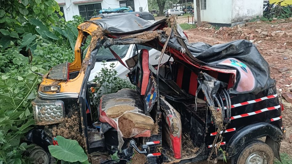 13-year-old killed as autorickshaw plunges 200 feet into gorge in Assam's Sribhumi 13-year-old killed as autorickshaw plunges 200 feet into gorge in Assam's Sribhumi