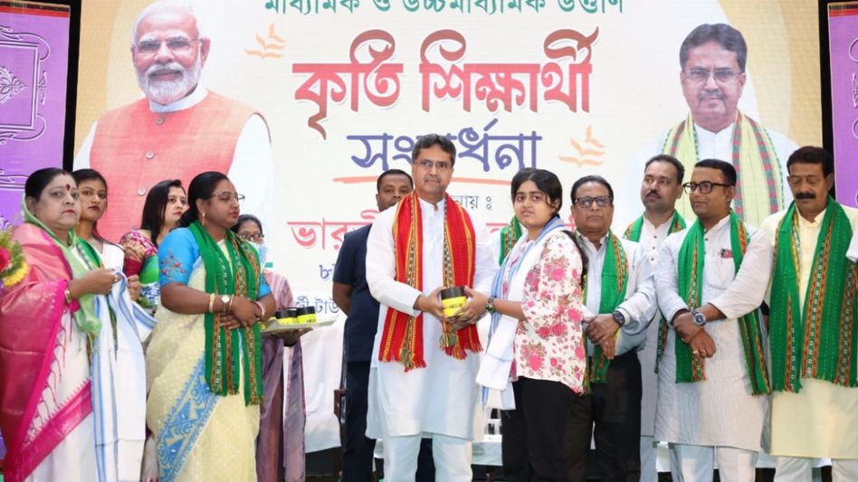 Tripura CM felicitates meritorious students from Town Bardowali constituency Tripura CM felicitates meritorious students from Town Bardowali constituency