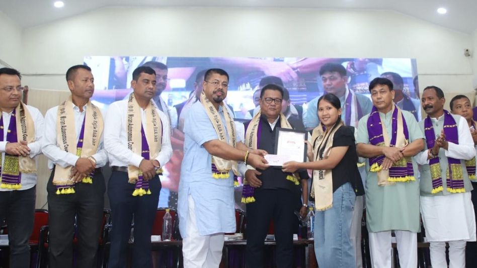 Assam Education Minister distributes educational grants to 857 students at Moran Autonomous Council programme Assam Education Minister distributes educational grants to 857 students at Moran Autonomous Council programme