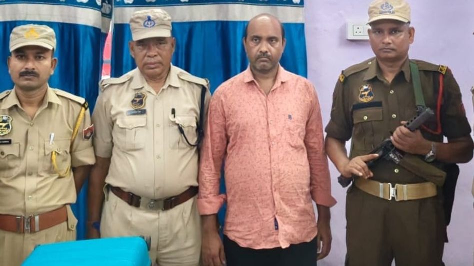 Pistol and live ammunition seized at Assam's New Bongaigaon Railway Station; Bihar man detained Pistol and live ammunition seized at Assam's New Bongaigaon Railway Station; Bihar man detained