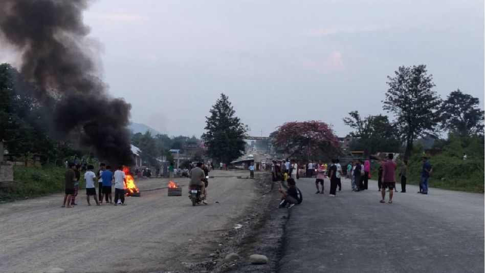 Manipur: Kuki CSO issues 24-hour ultimatum over alleged seizure of relief supplies, warns of economic blockade Manipur: Kuki CSO issues 24-hour ultimatum over alleged seizure of relief supplies, warns of economic blockade