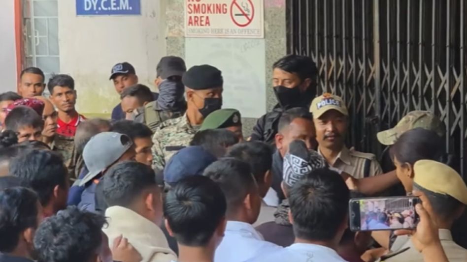 Meghalaya: Hima Langrin residents give KHADC 15-day ultimatum to remove Syiem Meghalaya: Hima Langrin residents give KHADC 15-day ultimatum to remove Syiem