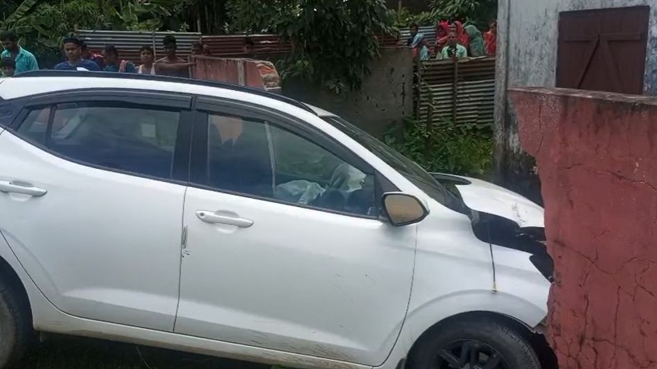 Assam: Two injured as car crashes into school boundary wall on Cachar's Barkhola-Kashipur road Assam: Two injured as car crashes into school boundary wall on Cachar's Barkhola-Kashipur road