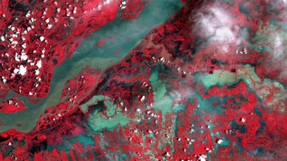 Assam floods: Satellite images reveal Brahmaputra's floodplain expanding nearly threefold Assam floods: Satellite images reveal Brahmaputra's floodplain expanding nearly threefold