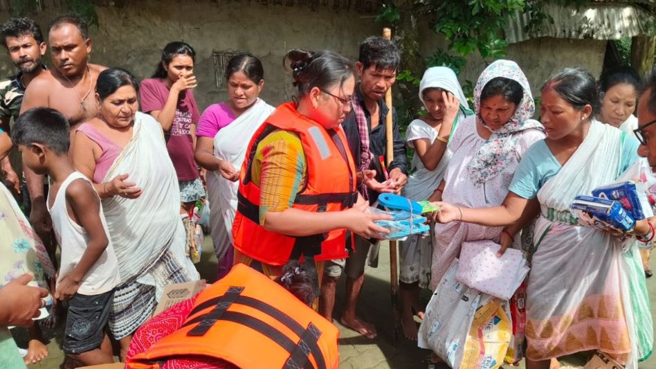 Assam Forest Department reaches 5,000 flood-hit people in Sivasagar Assam Forest Department reaches 5,000 flood-hit people in Sivasagar