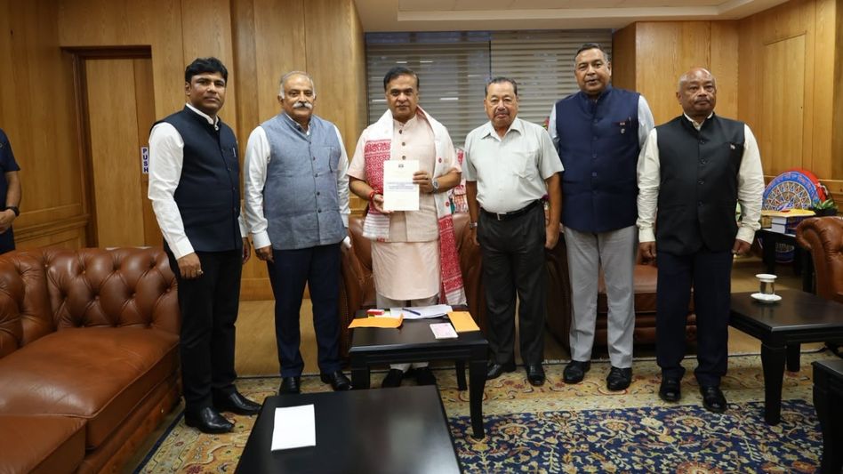 Assam veterans contribute Rs 25 lakh to chief minister's relief fund for flood relief Assam veterans contribute Rs 25 lakh to chief minister's relief fund for flood relief