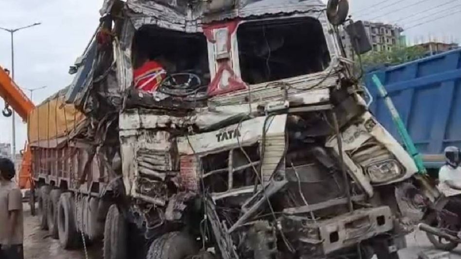 Assam: Two killed after speeding truck crashes into stationary vehicle on NH-27 Assam: Two killed after speeding truck crashes into stationary vehicle on NH-27